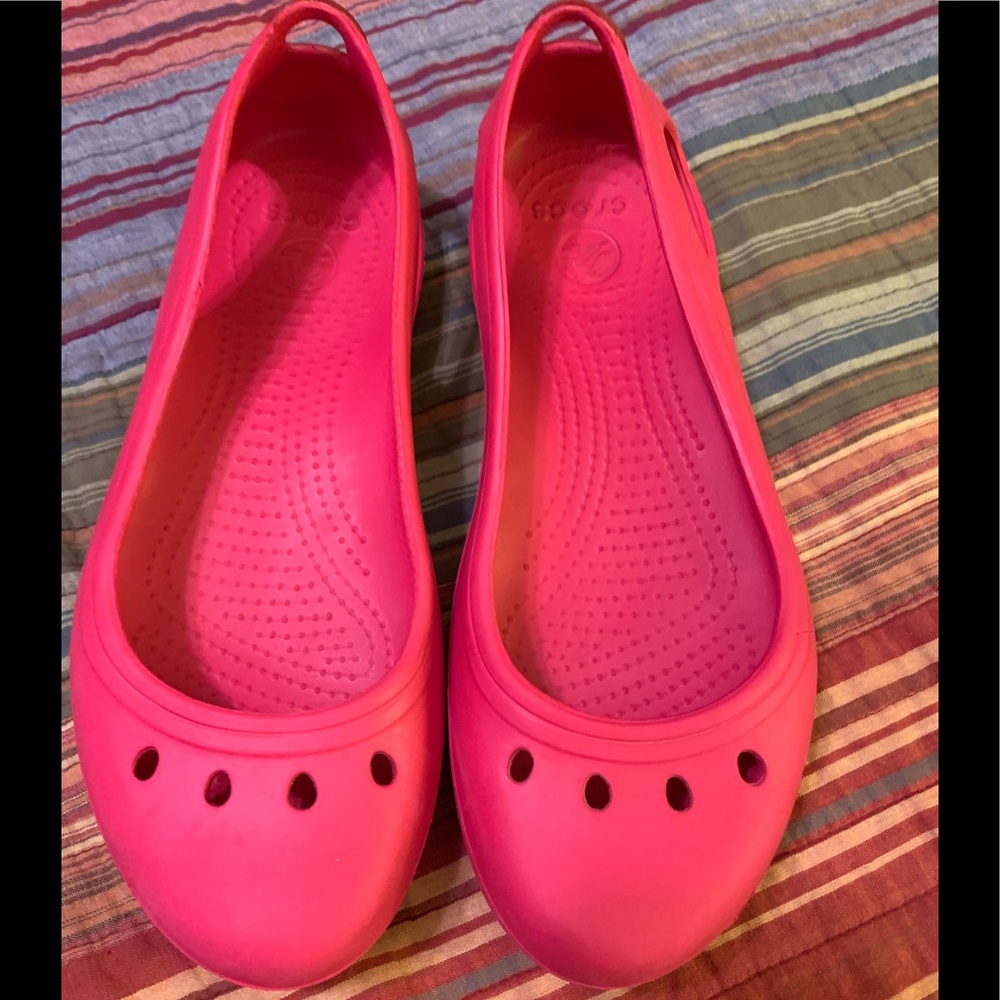 Crocs womens flats size 8 red